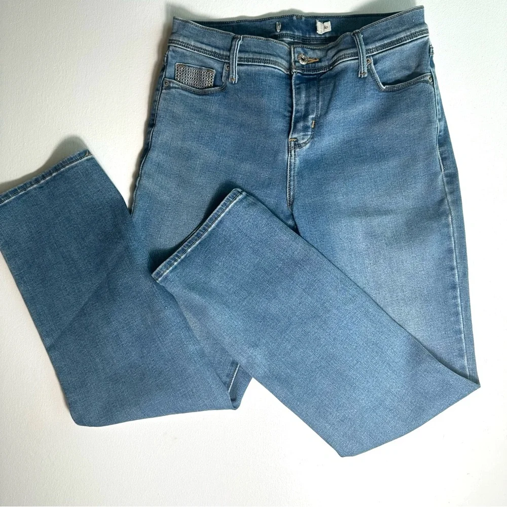 Levi’s‎ Straight Leg Women Size 4P Denim Jeans Embroidered Pockets